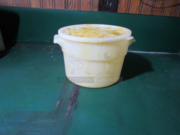 2 Quart Food Storage Container With Lid. 2XBID.