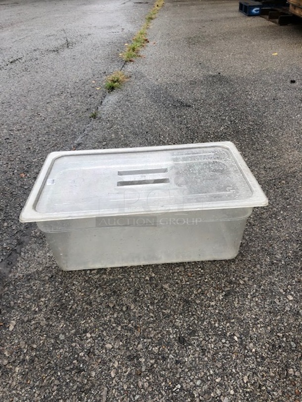 One 26 Quart Food Storage Container With Lid.