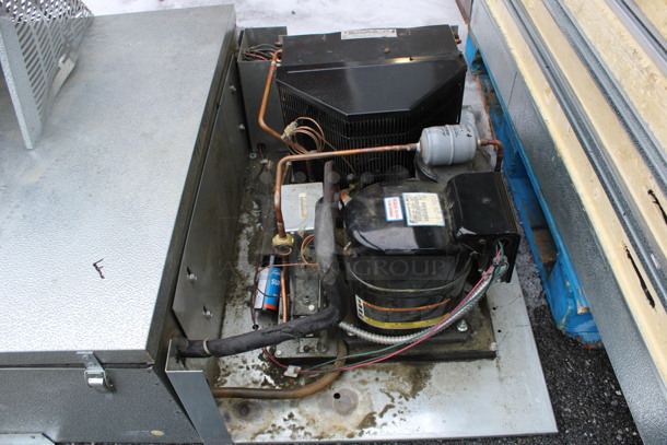 Norlake 6'x6'x6' SELF CONTAINED Walk In Freezer Box w/ Floor, Norlake Model CPF175DC-A Compressor and Copeland Model RS80C2E-CAV-101 Condenser. 208/230 Volts, 1 Phase. Gallery Picture Is Unit Before Disassembly - Image 9 of 10