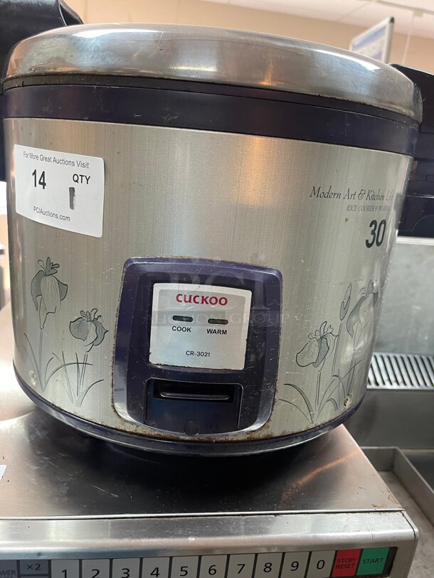 Working! CUCKOO CR-3032 30-Cup (Uncooked) Commercial Rice Cooker & Warmer | Automatic Warm Mode, Nonstick Inner Pot, Detachable Inner Lid | Stainless Steel 120 Volt NSF  - Image 3 of 8