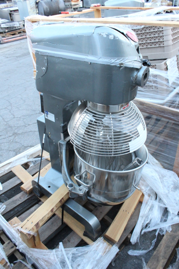 BRAND NEW SCRATCH & DENT! Avantco MX40H 40 Qt. Planetary Floor Mixer with Guard & Standard Accessories - 240V, 2 hp. S/N: 46 021723-177MX40H See photos - Image 4 of 7