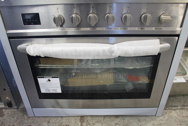 BRAND NEW SCRATCH AND DENT! KoolMore KM-FR36GL-SS Stainless Steel Commercial Natural or Propane Gas Powered 4 Burner Range w/ Oven.  - Image 4 of 11