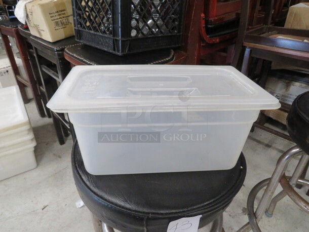 One Cambro 13 Gallon Food Storage Container With Lid. - Image 1 of 1