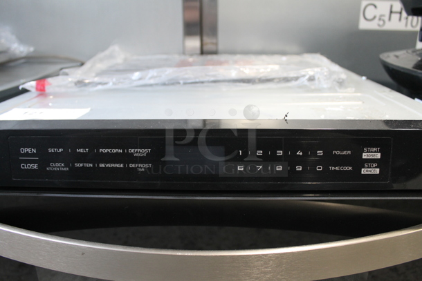 BRAND NEW SCRATCH AND DENT! 2023 KoolMore KM-MD-1SS Stainless Steel Commercial Drawer Microwave Oven. 120 Volts, 1 Phase.  - Image 4 of 9