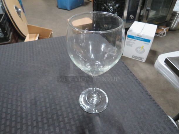 20oz Stem Wine Glass. 8XBID - Image 1 of 1