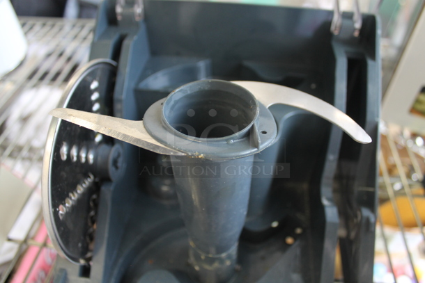 Cuisinart Food Processor Grating Blade, S Blade and Cover in Case. - Image 4 of 7