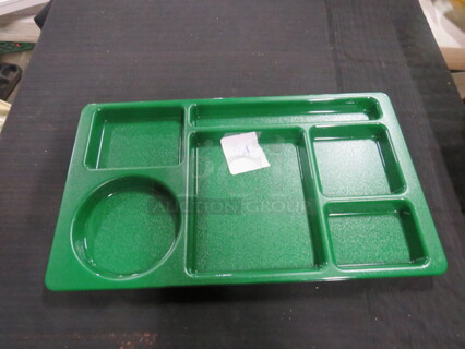 NEW Cambro 15X9 6 Compartment Lunch Tray. 12XBID.