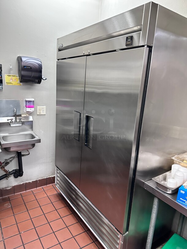Working! True T-49F 54 Inch Two Section Reach In Commercial Freezer, (2) Solid Doors, 115v NSF Tested and Working! - Image 5 of 9