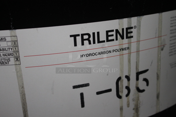 ALL ONE MONEY! PALLET LOT OF 4  Trilene Hydrocarbon Polymer Metal Barrels. BUYER MUST REMOVE.  - Image 4 of 5