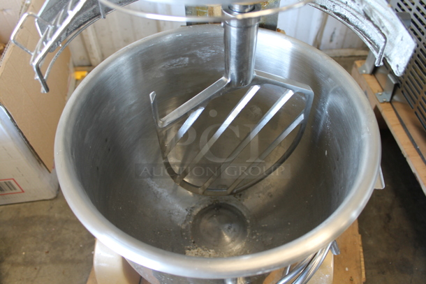 BRAND NEW SCRATCH AND DENT! 2021 MB20 Metal Commercial Countertop 20 Quart Planetary Dough Mixer w/ Stainless Steel Mixing Bowl, Bowl Guard, Dough Hook and Paddle Attachment. 120 Volts, 1 Phase. Tested and Working! - Image 5 of 9