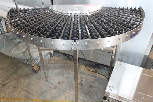 Mettler Toledo 0925 Metal Commercial Floor Style Curved Conveyor Belt for Labeling Machine. 115 Volts, 1 Phase.  - Image 1 of 4