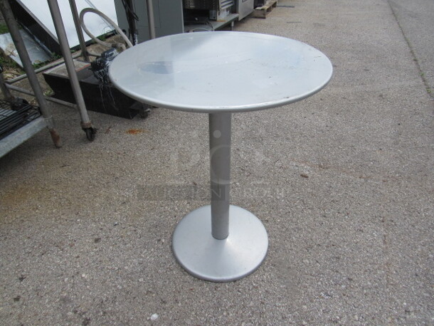 One Round Metal Indoor/Outdoor Table. 24X24X30 - Image 1 of 1