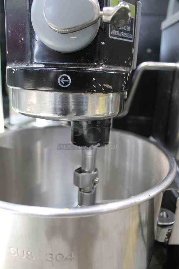 Avantco 177MIX8BK Metal Countertop 8 Quart Planetary Dough Mixer w/ Metal Mixing Bowl. 120 Volts, 1 Phase. Tested and Working! - Image 5 of 7