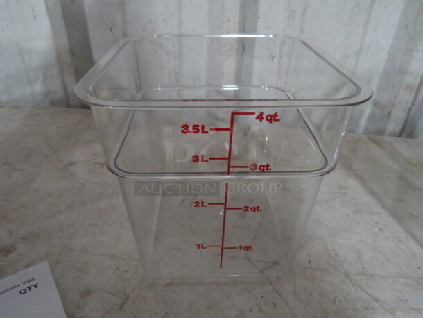 NEW Cambro 4 Quart Food Storage Container.  2XBID