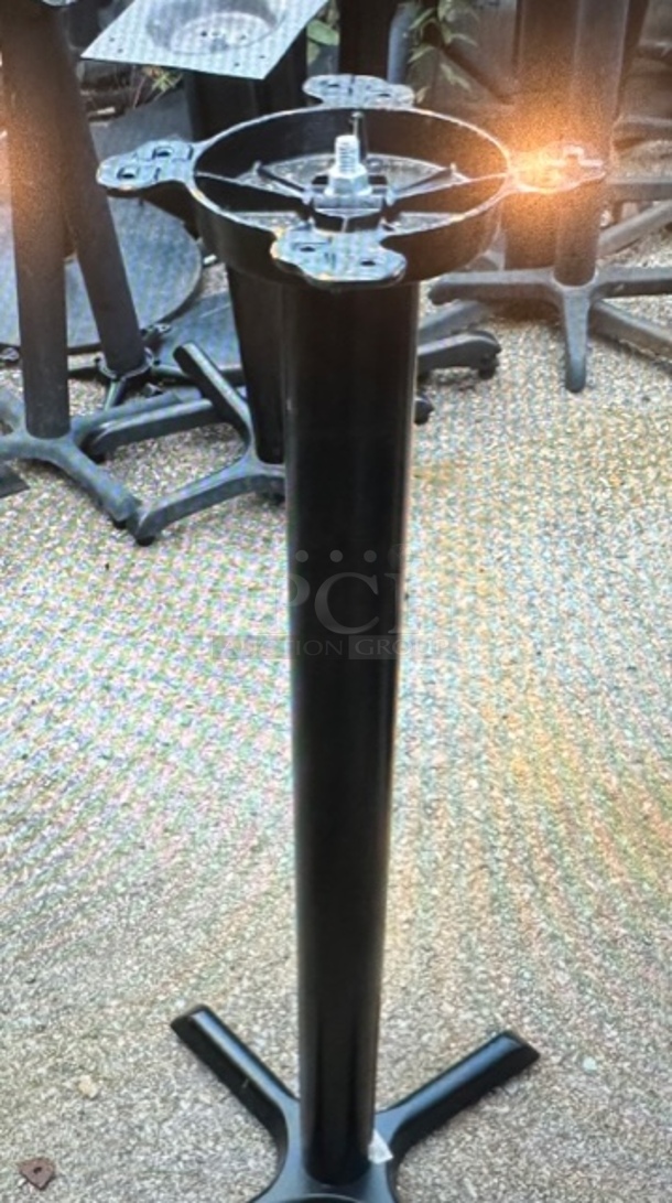 One Bar Height Pedestal Base. - Image 1 of 1