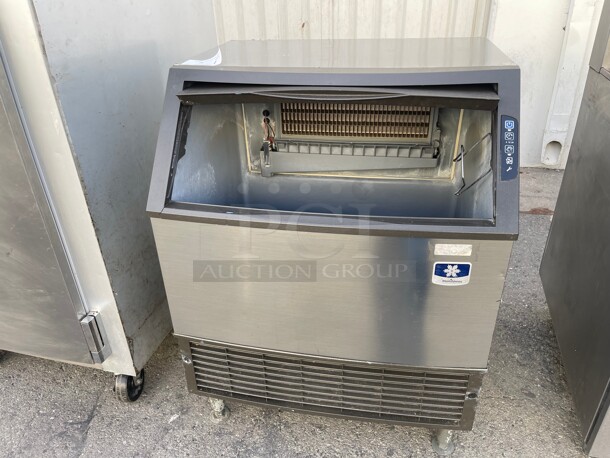 Late Model! Manitowoc UY-0310A  30 inch Air Cooled Undercounter Half Dice Commercial Ice Machine 115V, 295 lb per Day Tested and Working!  - Image 4 of 9