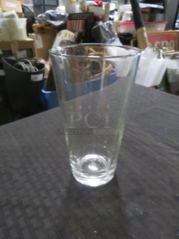 NEW Duratuff 22oz Beer/Bar Glass. 12XBID
