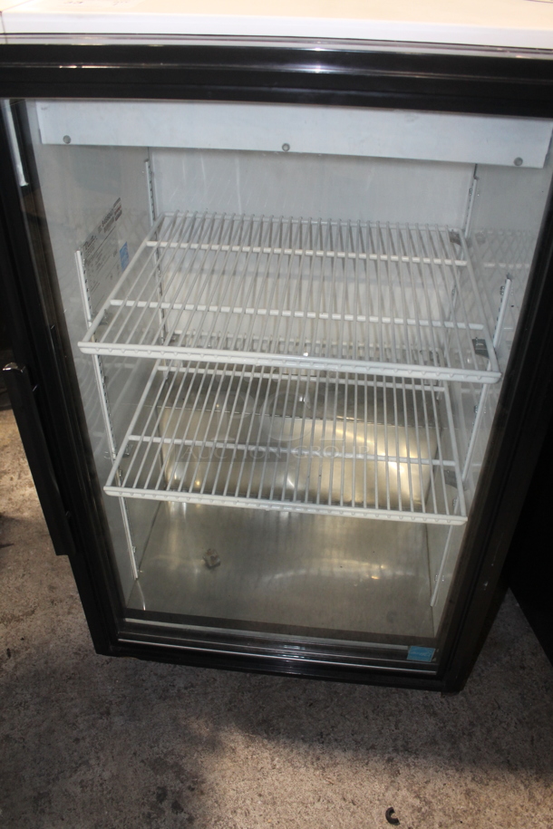 2015 True GDM-07-LD ENERGY STAR Metal Commercial Mini Cooler Merchandiser w/ Poly Coated Rack. 115 Volts, 1 Phase. Tested and Powers On But Does Not Get Cold - Image 5 of 7