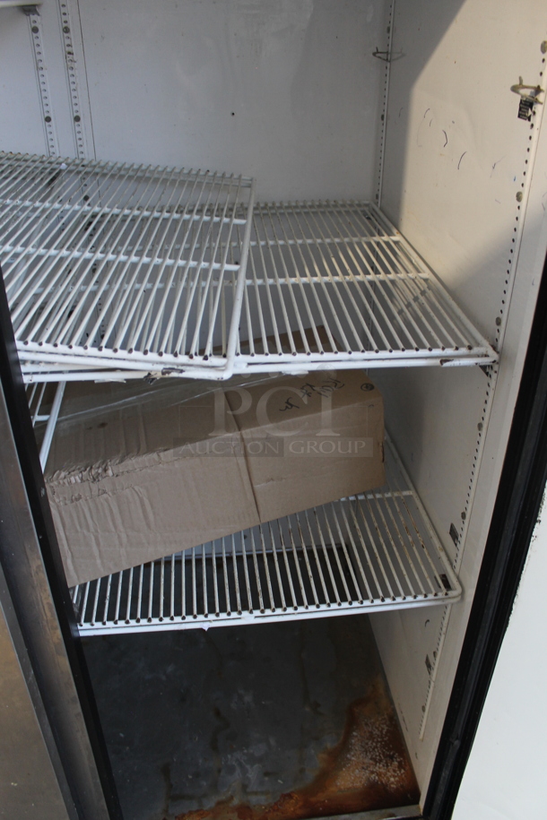 True TG2R-2S Stainless Steel Commercial 2 Door Reach In Cooler w/ Poly Coated Racks. 115 Volts, 1 Phase. Tested and Working! - Image 5 of 5