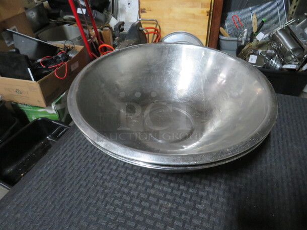 13.5 Inch Stainless Steel Bowl. 4XBID - Image 1 of 1
