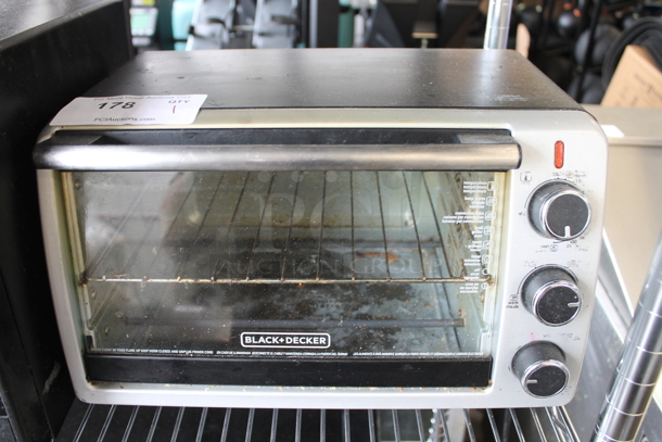 Black & Decker TO1950SBD Metal Countertop Toaster Oven. 120 Volts, 1 Phase. - Image 1 of 4