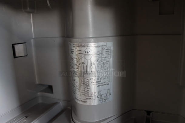 BRAND NEW SCRATCH AND DENT! Midea MDCDP-70AEN1-BBO 70 Pint Dehumidifier. 115 Volts, 1 Phase. Tested and Working! - Image 4 of 8