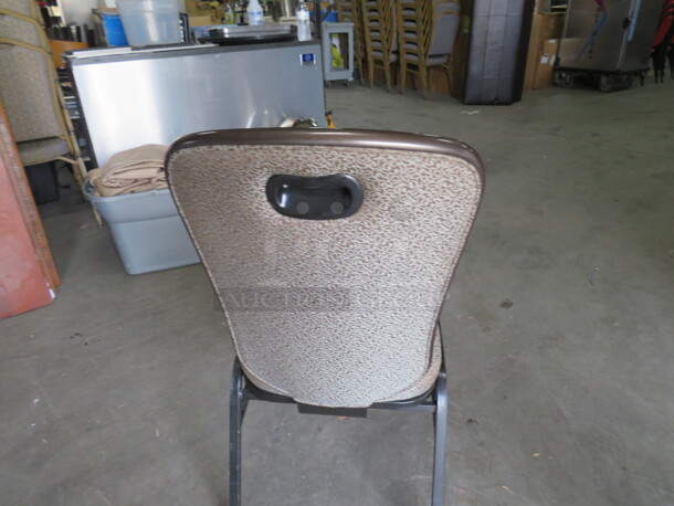 Brown Metal Stack Banquet Chair With Cushioned Seat And Back. 4XBID - Image 4 of 5