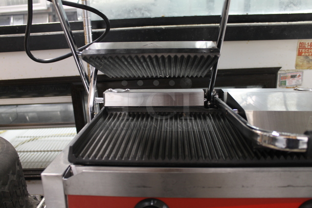 BRAND NEW SCRATCH AND DENT! 2022 Avantco 177P84 Stainless Steel Commercial Countertop Electric Powered Double Panini Press. 120 Volts, 1 Phase. Tested and Working! - Image 3 of 6