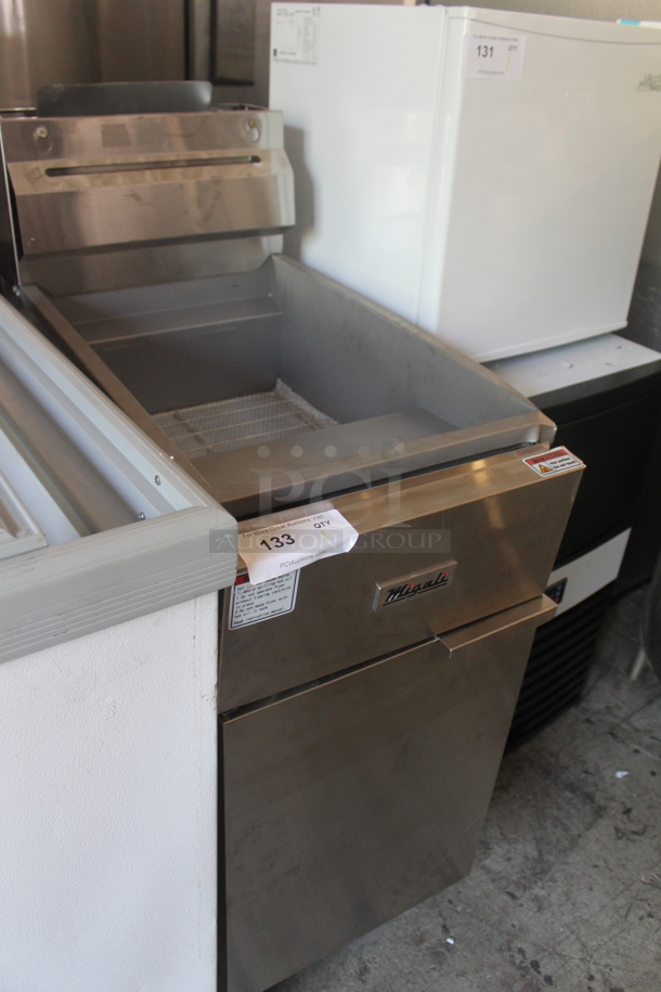 BRAND NEW SCRATCH AND DENT! 2016 Migali C-F40-NG Stainless Steel Commercial Floor Style Natural Gas Powered Deep Fat Fryer. 102,000 BTU.  - Image 2 of 7