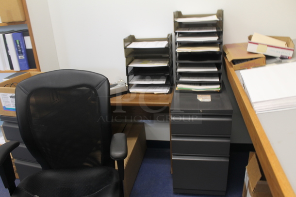 ALL ONE MONEY! ROOM LOT of Various Items Including Desk, Chair, Computer and Printer. BUYER MUST REMOVE. - Image 7 of 12