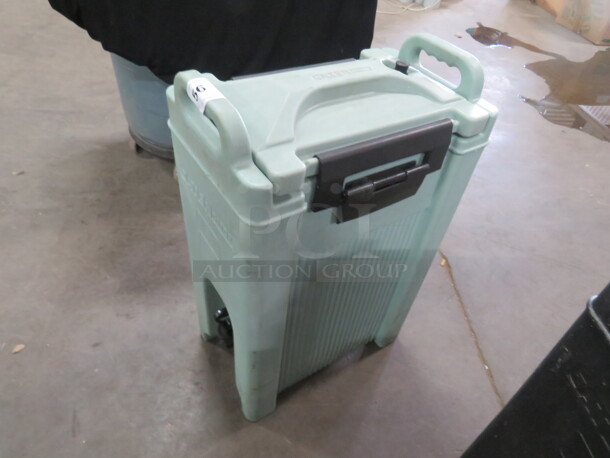 One Carlisle Cateraide Insulated  Portable Drink Dispenser.  - Image 2 of 2