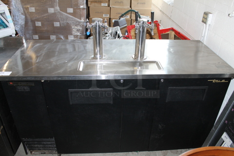 2013 True TDD-3 Stainless Steel Commercial Direct Draw Kegerator w/ 2 Double Tap Beer Towers and 4 Couplers. 115 Volts, 1 Phase. Tested and Working!