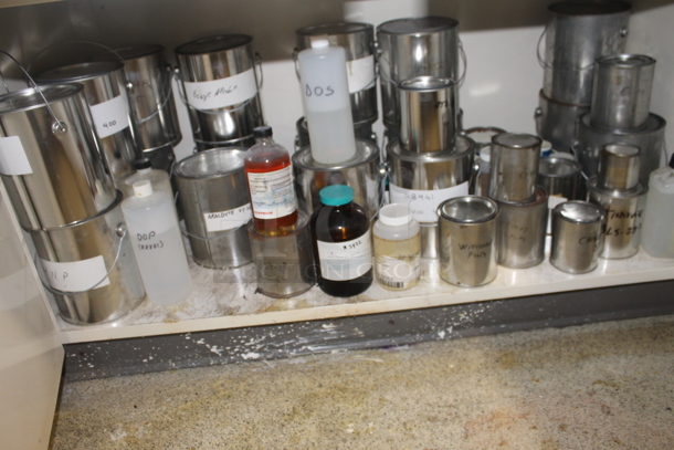 White Counter w/ Black Countertop, Doors, Drawers and Contents. BUYER MUST REMOVE. - Image 5 of 9