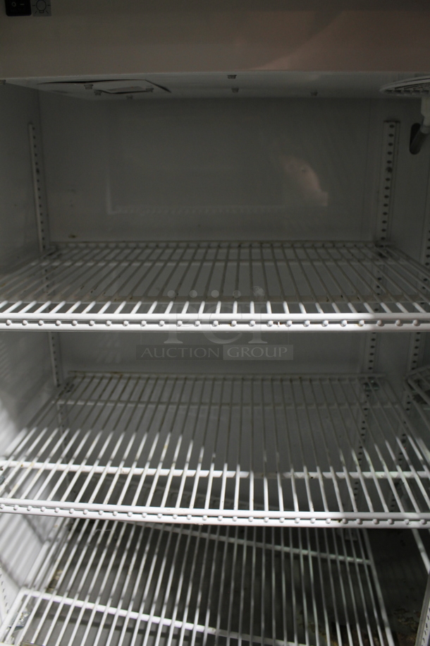 2019 True GDM-41SL-48-HC-LD Metal Commercial 2 Door Reach In Cooler Merchandiser w/ Poly Coated Racks. 115 Volts, 1 Phase. Tested and Powers On But Does Not Get Cold - Image 3 of 4