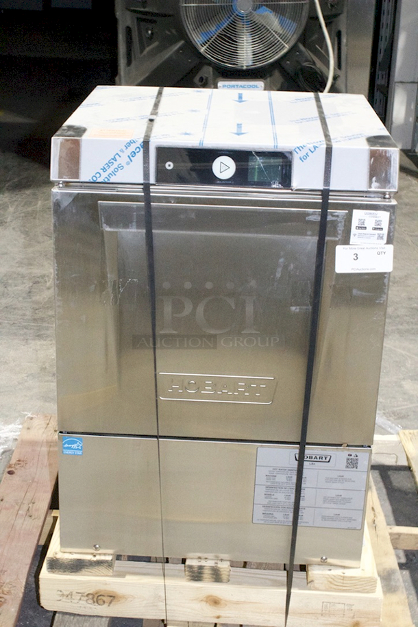 BRAND NEW SCRATCH & DENTHobart LXNH-1 High Temperature Undercounter Dishwasher - 208-240V 33.7Amp 1 Phase. 23-15/16 x 25-9/16 x 33-1/4. Crack in the screen on the right side.  - Image 2 of 7