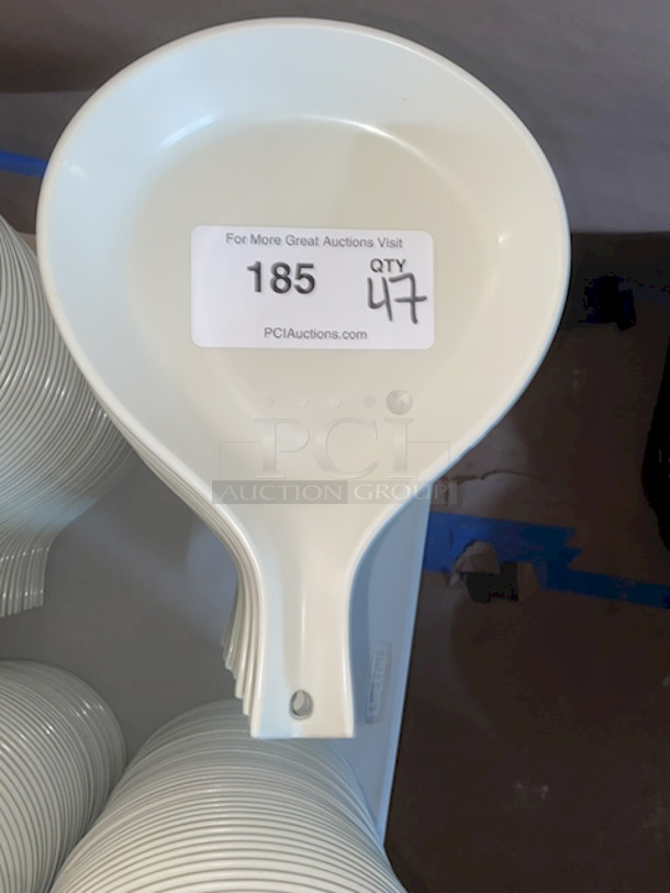 GET Melamine SK-2-IV Diamond Ivory 16 oz. Melamine Skillet -  Length: 10 1/2"
Height: 1 1/2" Capacity: 16 oz. Rim Full Capacity: 21 oz. - 47x Your Bid - Image 1 of 2