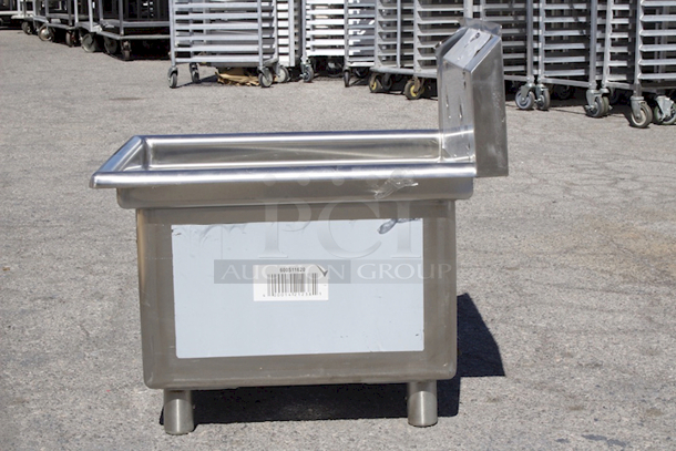 BRAND NEW SCRATCH & DENT! Regency 21" 16 Gauge Stainless Steel One Compartment Commercial Sink - 16" x 20" x 12" Bowl - Image 4 of 8