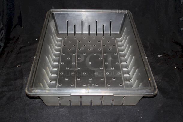 HOLY COLANDERS! Cambro 1826CLRCW135 Camwear 26" x 18" x 5" Clear Plastic Food Drain Box / Colander - Image 2 of 6