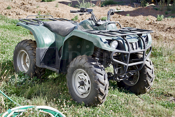 Yamaha Ultramatic Grizzly ATV, 2x4, With Steel Cargo Racks. RUNS & DRIVES GREAT!!! Check out the video our Facebook Page: PCI Auctions West Coast - Image 9 of 9