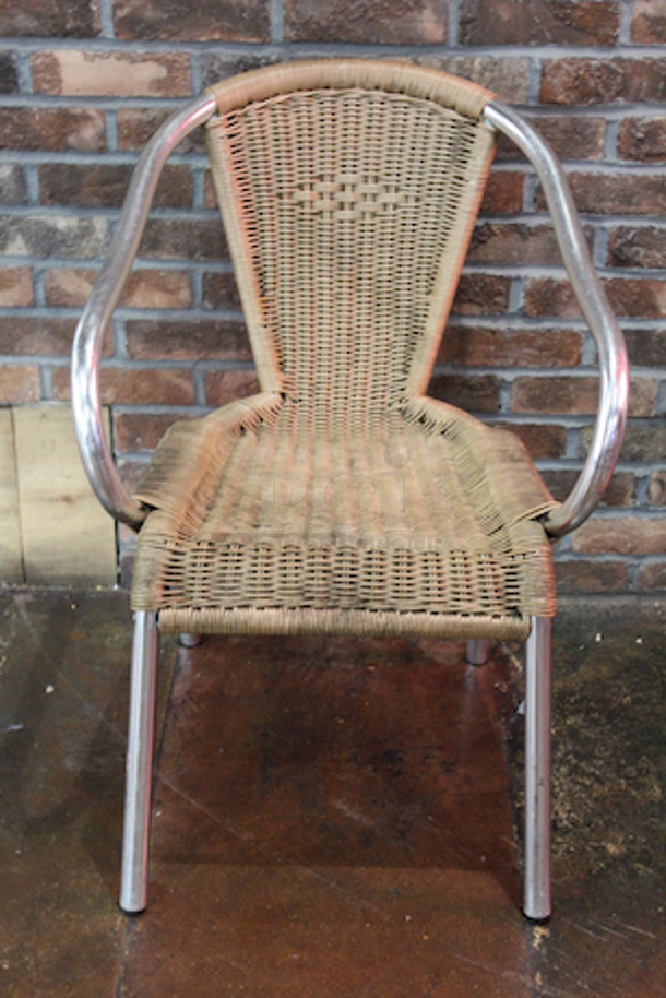 COMFORTABLE! Outdoor Whicker Seating.
30x22-1/2x32
3x Your Bid