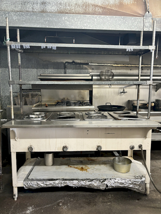 Electric 4-Well Steam Stable With 2 Storage Shelves and Ticket Rail. Heating Element does not function correctly. 58x24x74-1/2