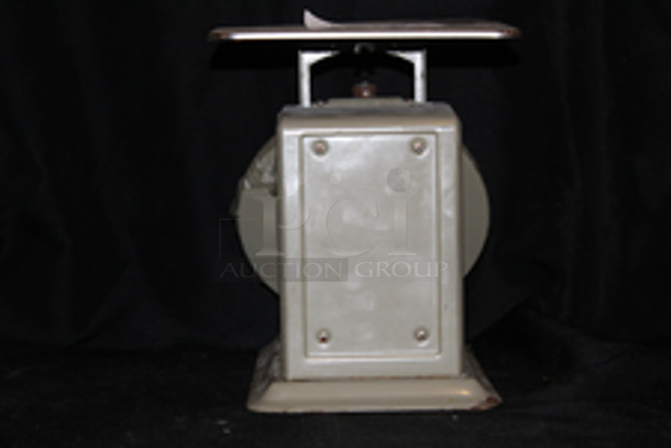 Taylor THD50 50 lb Portion Control Scale w/ 9" x 9" Platform. Mechanical Scale, analog, dial type, 50 lb. x 2 oz/22 kg x 100 g capacity, heavy duty, top loading counter model, fixed dial, sloped face, 9" x 9" stainless steel platform, internal stop mechanism, stainless steel construction, NSF Missing Lens. 
7x10-1/2x10-3/4
In Proper Working Order
*Damage to the face. 
 - Image 4 of 8