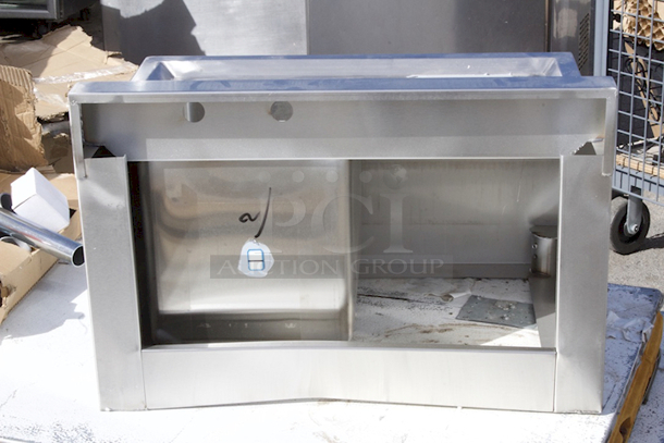 BRAND NEW SCRATCH & DENT! Regency 1 Bowl Underbar Sink with Faucet and Left Drainboard - 24" x 18 3/4" - Image 6 of 8