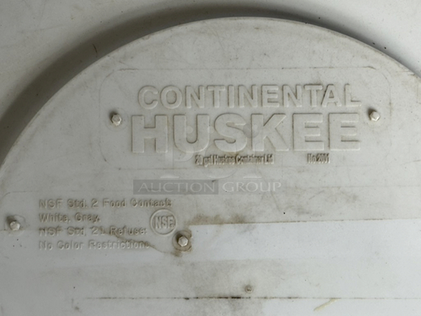 Continental Huskee 20 Gallon / 320 Cup White Round Ingredient Storage Bin with Flat Top Lid - Image 3 of 3