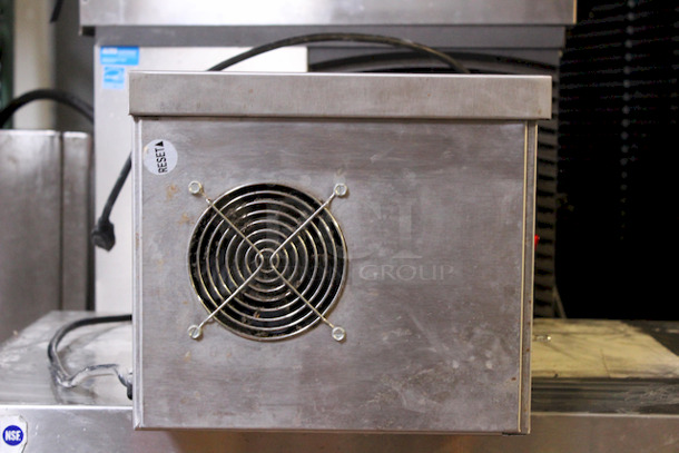 BEAUTIFUL! Star Mfg 526CMA, 1,600 Watt Electric Cheesemelter, Countertop, Infrared Quartz, 120V. Includes Legs and Manual
25-3/4x12-7/8x13 - Image 4 of 5