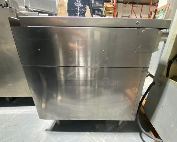Montague model 136XLB/M14-14.0 Legend Heavy Duty Induction Range with gas oven - Image 3 of 6
