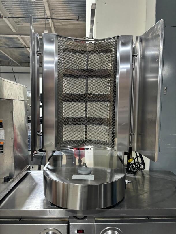 Inoksan PDG 400N Natural Gas Doner Kebab Machine / Vertical Broiler with Mesh Shield - 132-165 lb. Capacity

 - Image 1 of 4