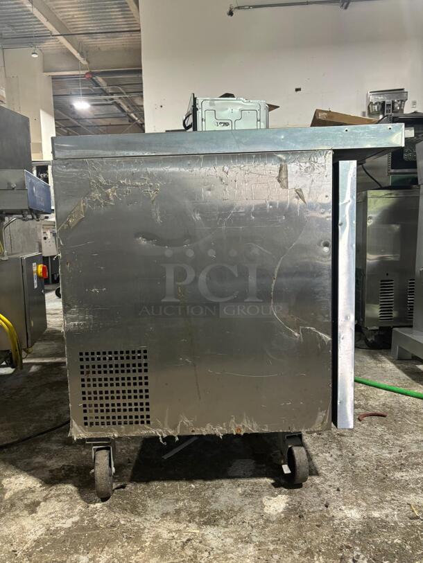 Atosa MSF8305GR 27" Single Door Sandwich/Salad Mega Top Prep Table
 - Image 5 of 8