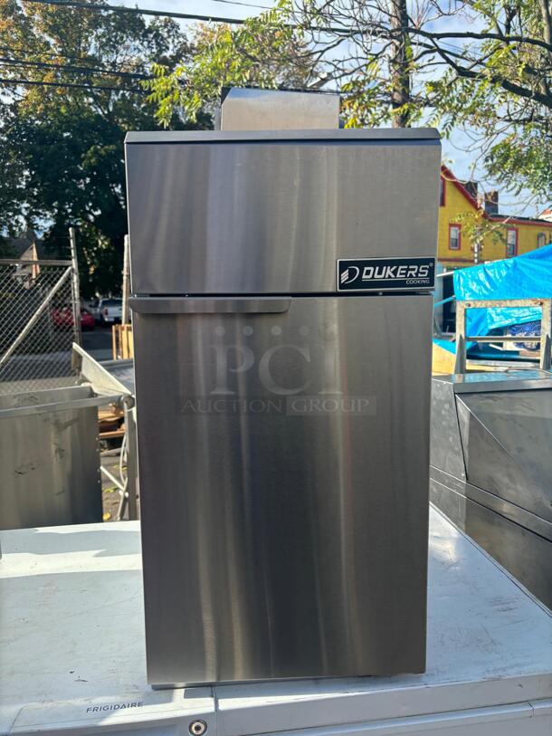 STAINLESS STEEL Dukers Deep Fryer DCF3-LPG
 - Image 3 of 5