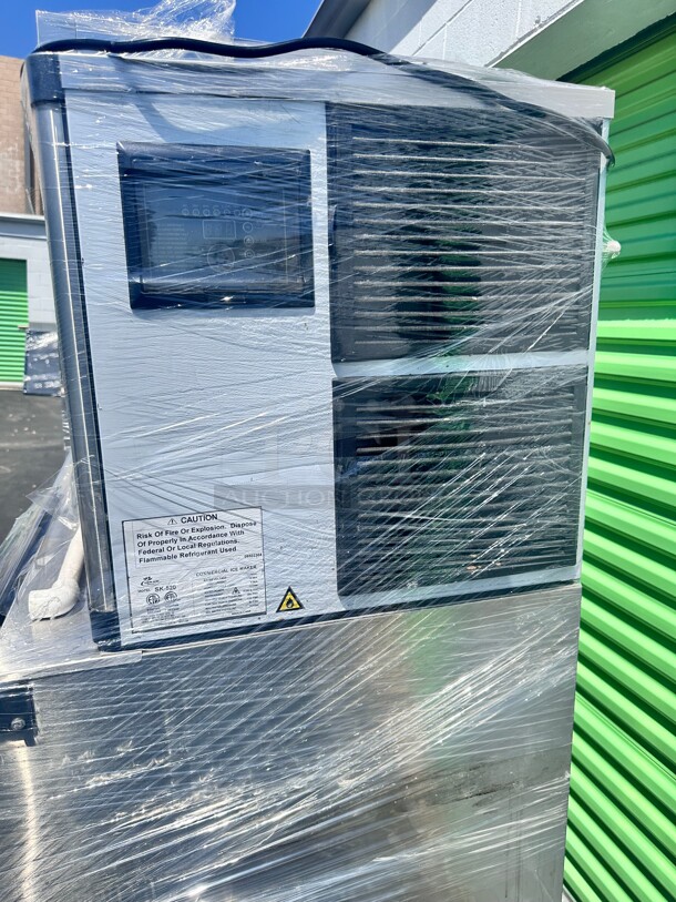 One Year Old Cooler Depot Commercial Ice Maker 30 inch With Ice Bin - 500 lb/per Day SK-520 115 Volt  - Image 4 of 9